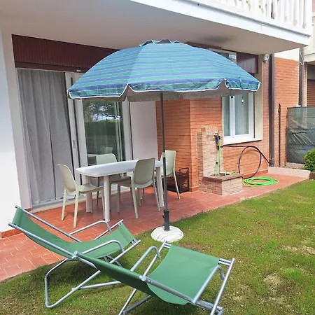 Apartman Beachfront, Modern Flat With Lovely Garden