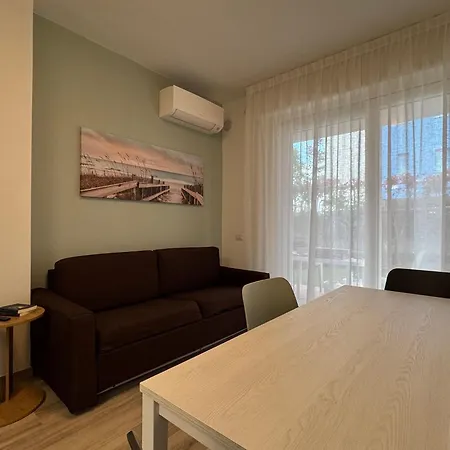 Beachfront, Modern Flat With Lovely Garden * بيبيوني