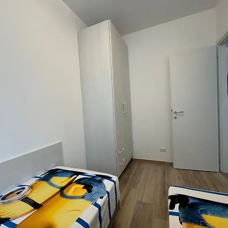 Beachfront, Modern Flat With Lovely Garden شقة بيبيوني
