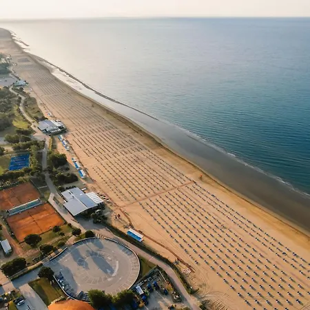 Apartman Beachfront, Modern Flat With Lovely Garden *